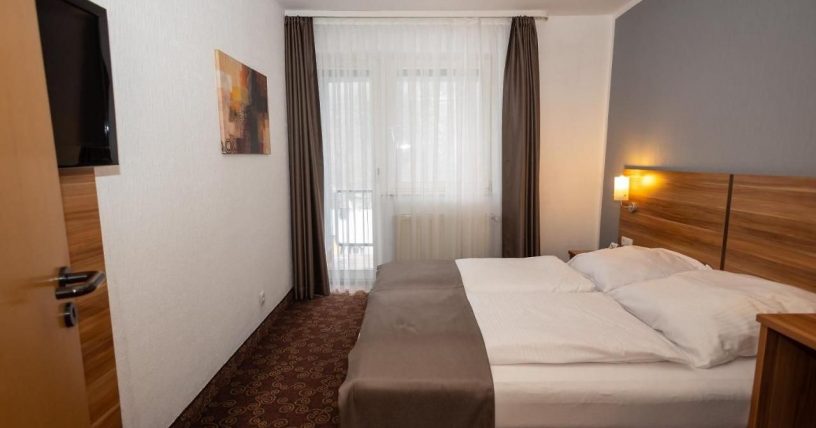 Altes Bild_Zimmer hat noch Teppich Altes Bild_Zimmer hat noch Teppich